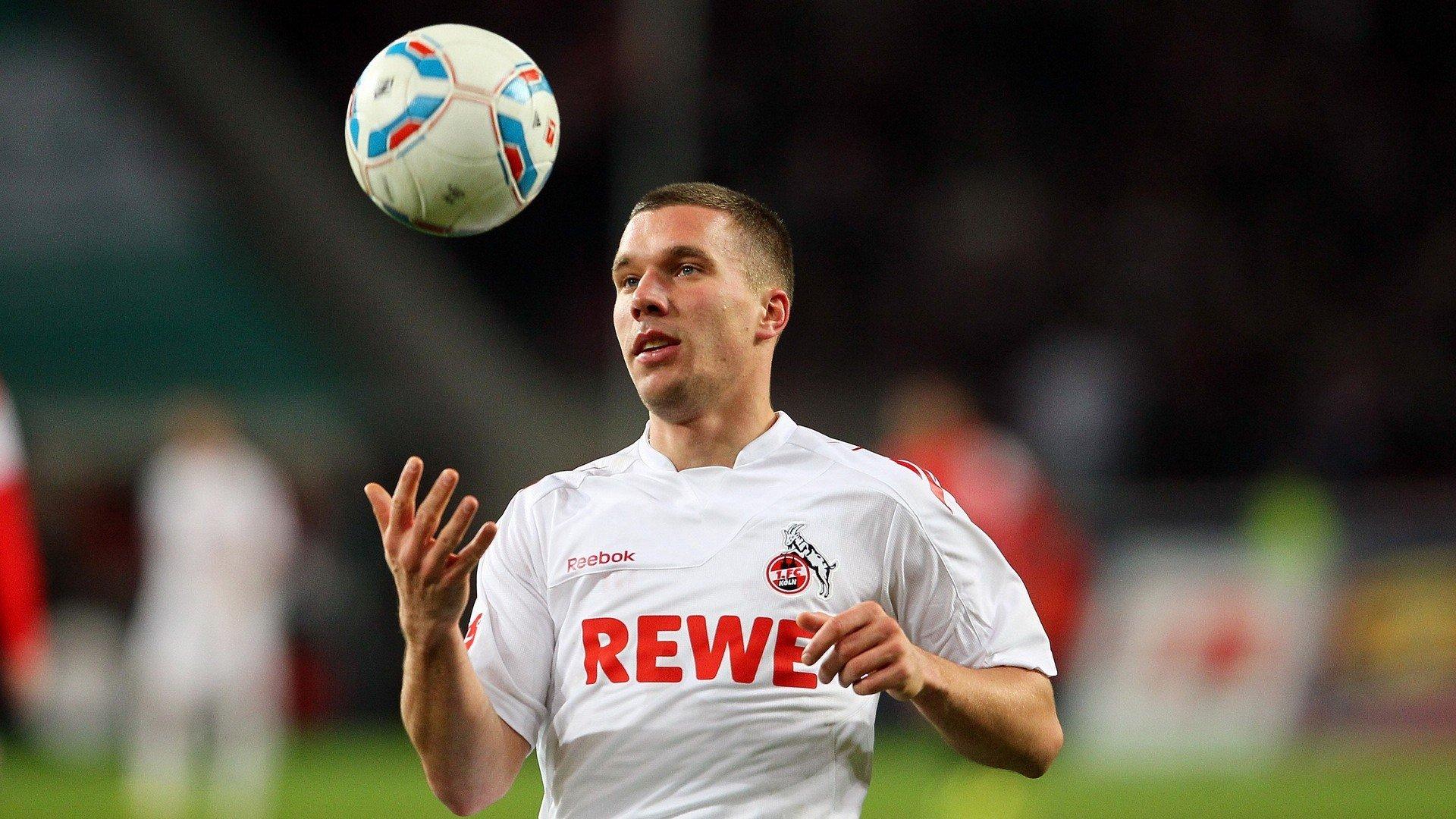 足球报，日韩借东亚杯重点考察新人，韩国队主场志在夺冠